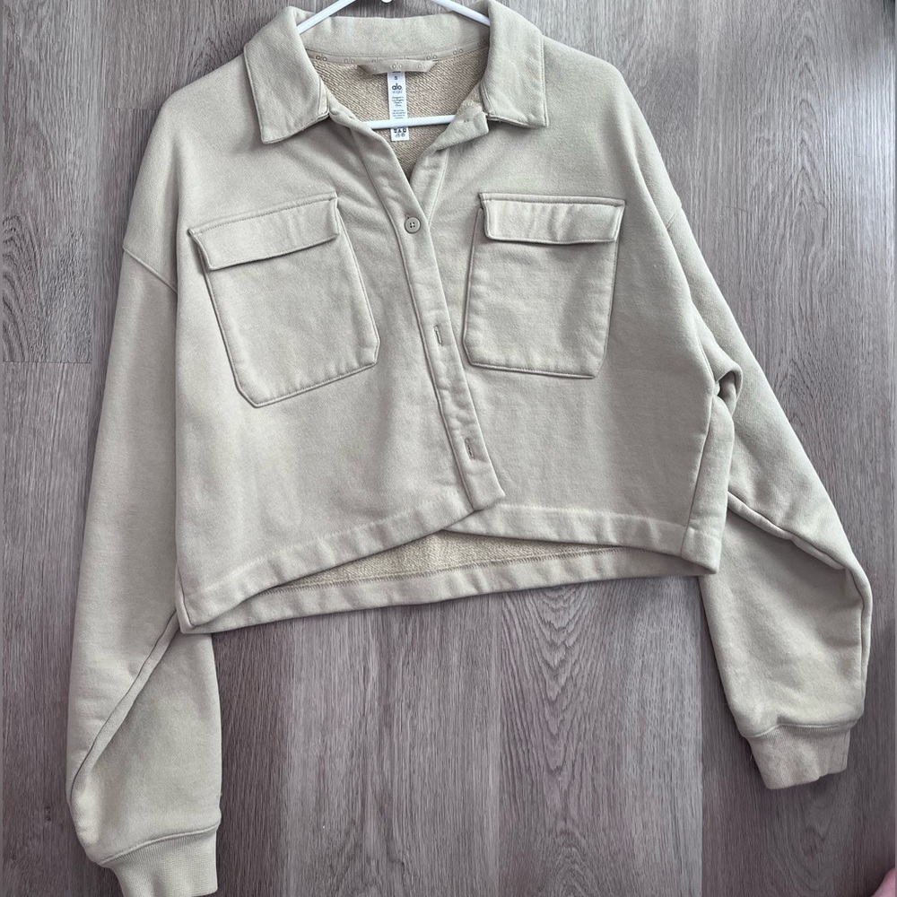 Alo yoga- renown cropped button up pullover in California sand